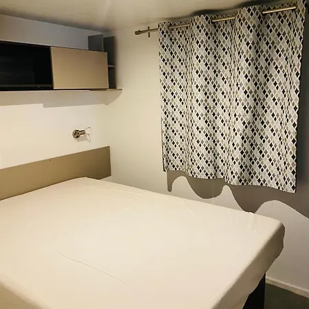Mobil De Standing A La Porte Des Cevennes Sur Un Terrain Arbore Et Ombrage Campingplatz Anduze
